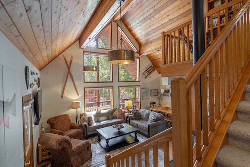 The Lodge now with AIR CONDITIONING…one of few.  Also STARLINK WiFI-internet