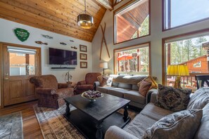 Smart-TV, Kamin, Tischfußball, Bücher