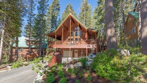 A log cabin with a balcony, surrounded by trees and a rocky landscape. - The Lodge: Comfort&Hospitality AC/4bdrm/10 beds/beach (Soda Springs)