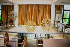 Breakfast, lunch, dinner served; local and international cuisine - BlueBay Hôtel Abidjan (Abidjan)