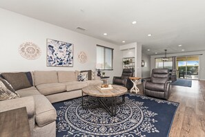 Smart TV, fireplace