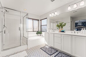 Sèche-cheveux, serviettes fournies