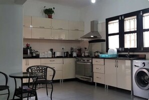 Fridge, microwave, oven, coffee/tea maker