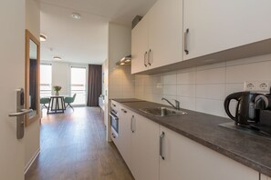Kühlschrank, Mikrowelle, Ofen, Geschirrspüler