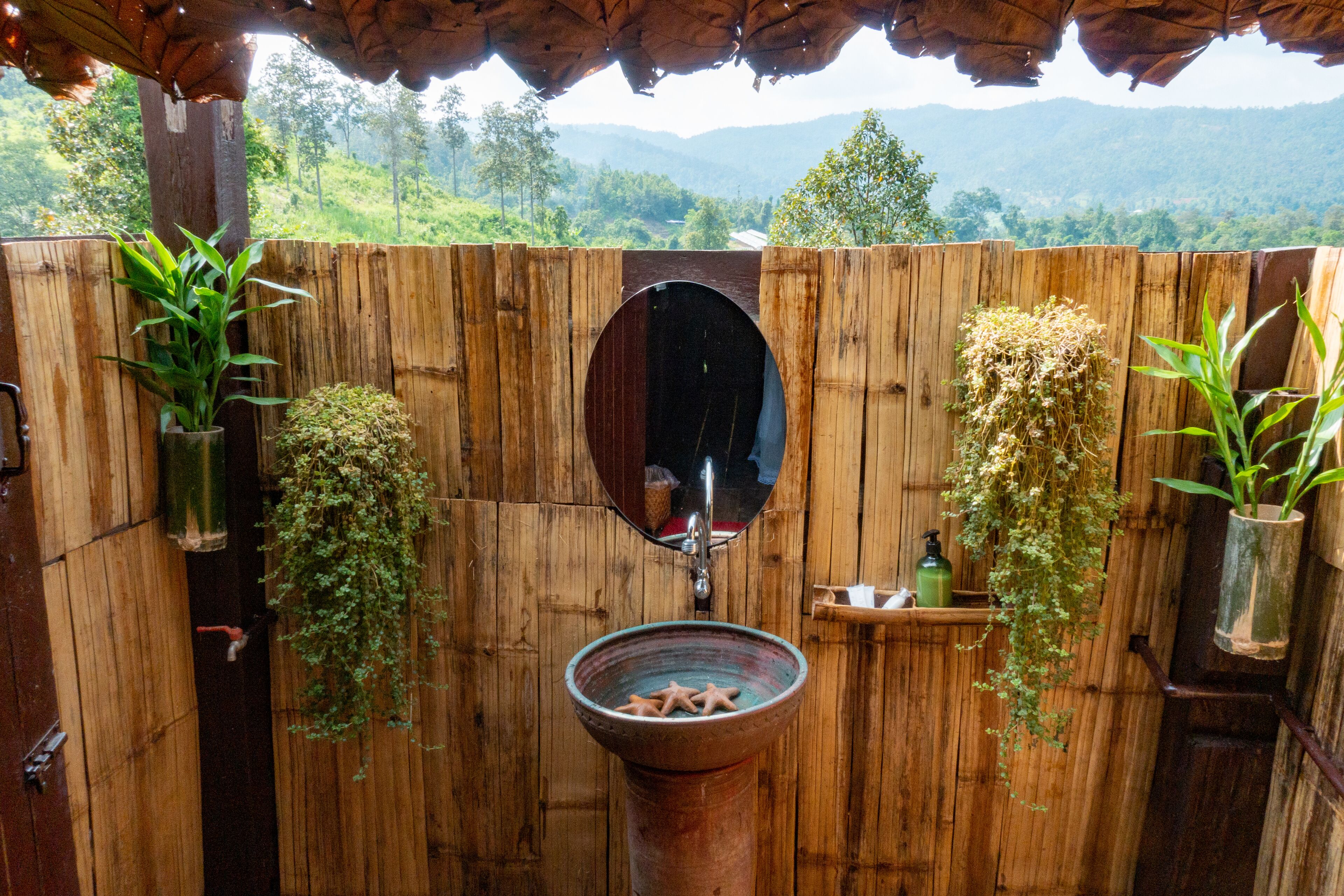 Deluxe Bungalow, 1 Bedroom | Bathroom | Shower, free toiletries, bidet, towels