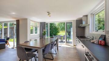 Fridge, dishwasher, highchair