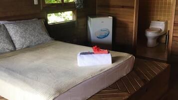 Romantic Room | Minibar, laptop workspace, bed sheets