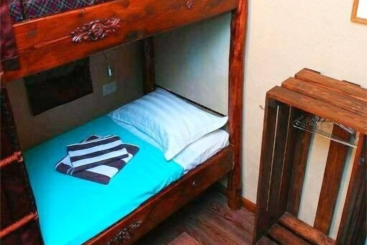 Free WiFi, bed sheets