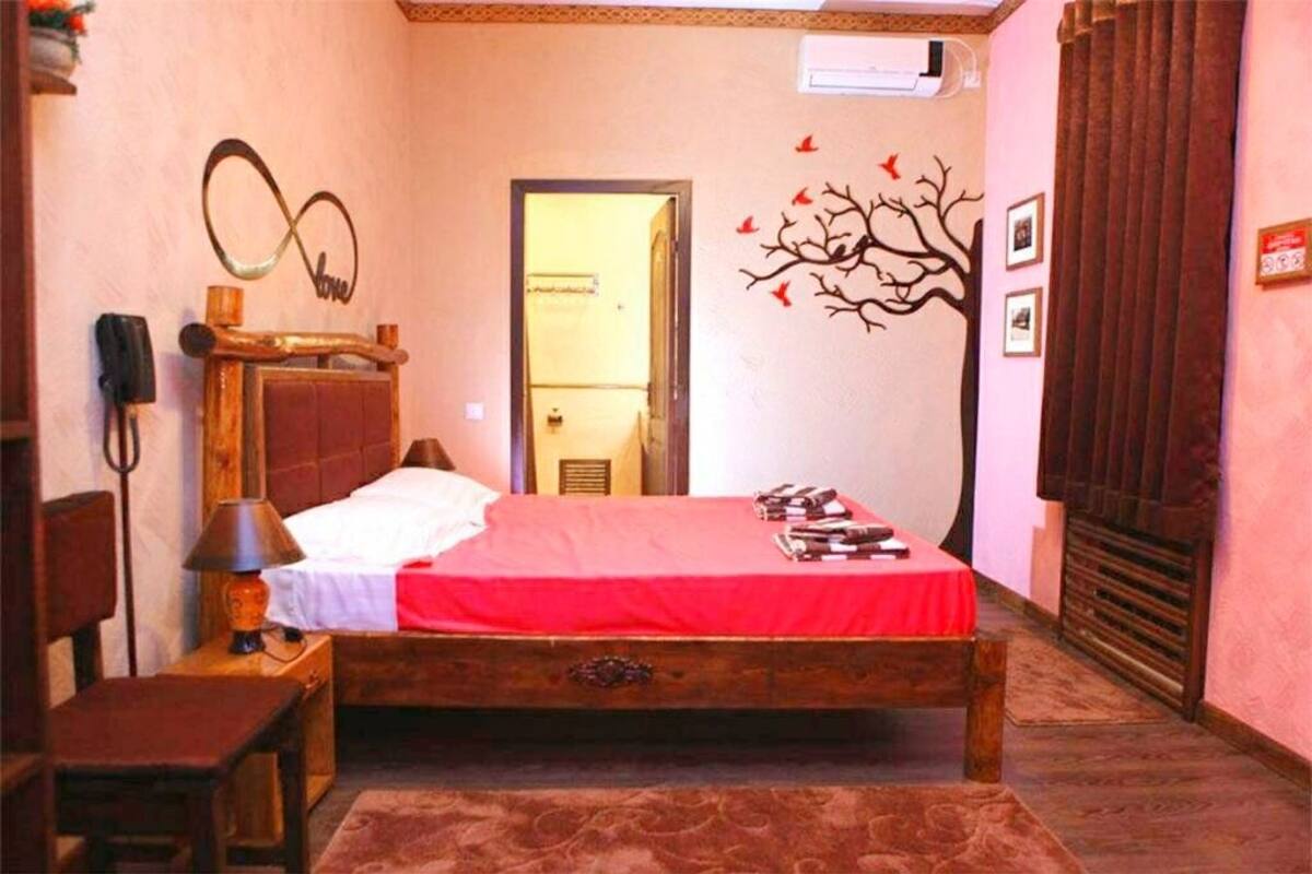 Free WiFi, bed sheets
