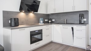 Fridge, microwave, oven, dishwasher - Apartment - Am Roten Kreuz 11 | Züschen (Winterberg)