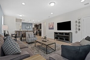 Smart-TV, Videospiele, Tischfußball