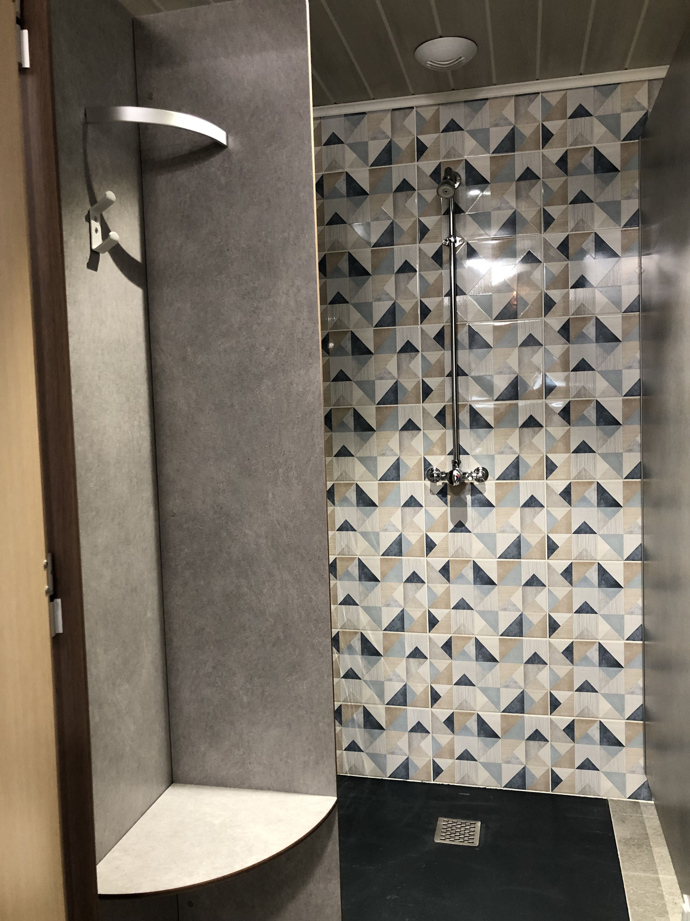 Grand Room, Private Bathroom | Bathroom shower