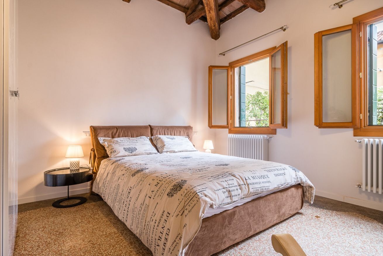 3 bedrooms, iron/ironing board, internet
