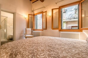 3 soverom, strykejern/-brett og internettilgang