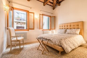 3 bedrooms, iron/ironing board, Internet