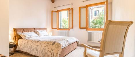 3 عدّة غرف نوم ومكواة/لوح كي وخدمة الإنترنت