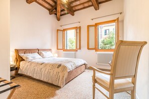 3 bedrooms, iron/ironing board, internet