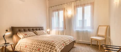 3 bedrooms, iron/ironing board, internet