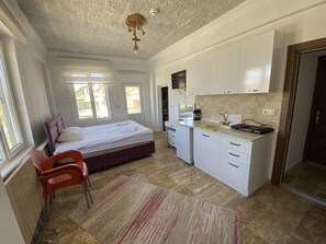 Standard Studio | Individually decorated, individually furnished, desk, laptop workspace - Kapadokya Deluxe Apart (Ürgüp)