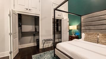 2 bedrooms, iron/ironing board, travel crib, WiFi