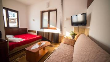 1 Schlafzimmer, hochwertige Bettwaren, Schreibtisch