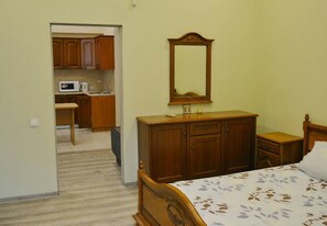 2 bedrooms, internet, bed sheets - Good and comfortable apartment in center Of Kiev (Kiev)