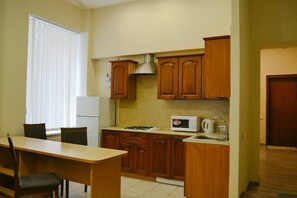 Microwave, dishwasher