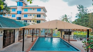 Hồ bơi ngoài trời 