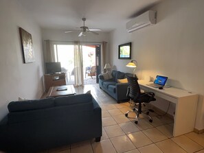 Smart TV - *New* Fantastic Limnaria Gardens 2 Bed Ground Floor Apartment Close to the Beach (Paphos)