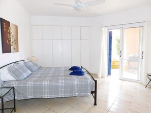 2 bedrooms, in-room safe, desk, iron/ironing board - *New* Fantastic Limnaria Gardens 2 Bed Ground Floor Apartment Close to the Beach (Paphos)