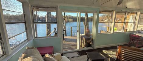 Téléviseur connecté, jeux vidéo, Netflix, jouets