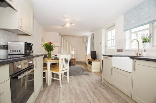 Malt Cottage - Luxury 2 Bedroom, Pet friendly cottage in old town Padstow