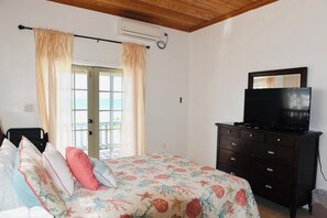 2 bedrooms - Private Beach front cottage (Old Bight Settlement)