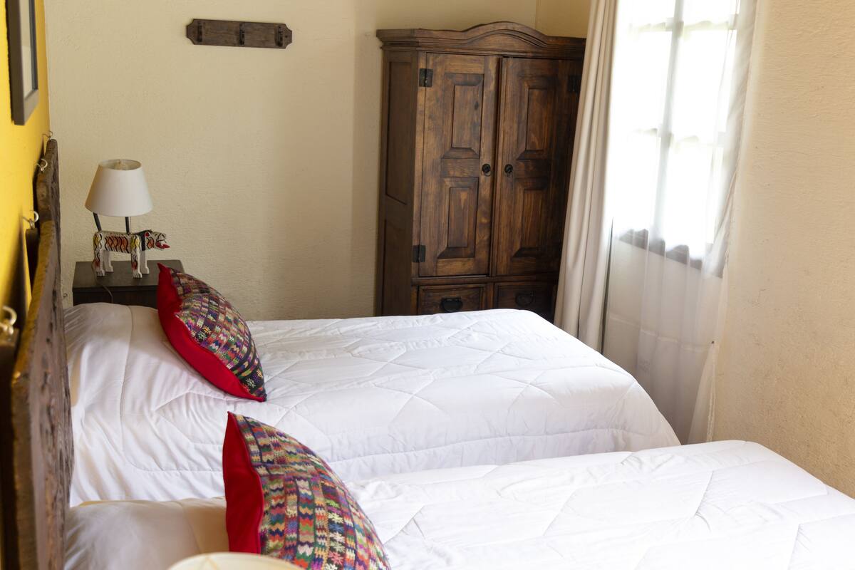 5 | Edredons de pluma, cortinas blackout, Wi-Fi de cortesia, roupa de cama