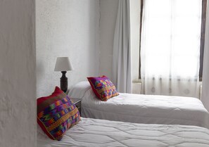 1 | Edredons de pluma, cortinas blackout, Wi-Fi de cortesia, roupa de cama