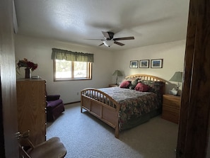 3 Schlafzimmer, Schreibtisch, Bügeleisen/Bügelbrett, WLAN