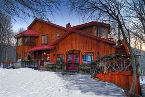 Exterior - Rustic Elegance! Views! Walk to Resort. Sleeps 10 (Sundance)