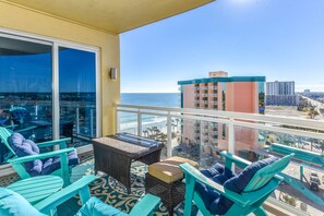 Property grounds - Beachfront living steps away from Daytona Beach (Daytona Beach)