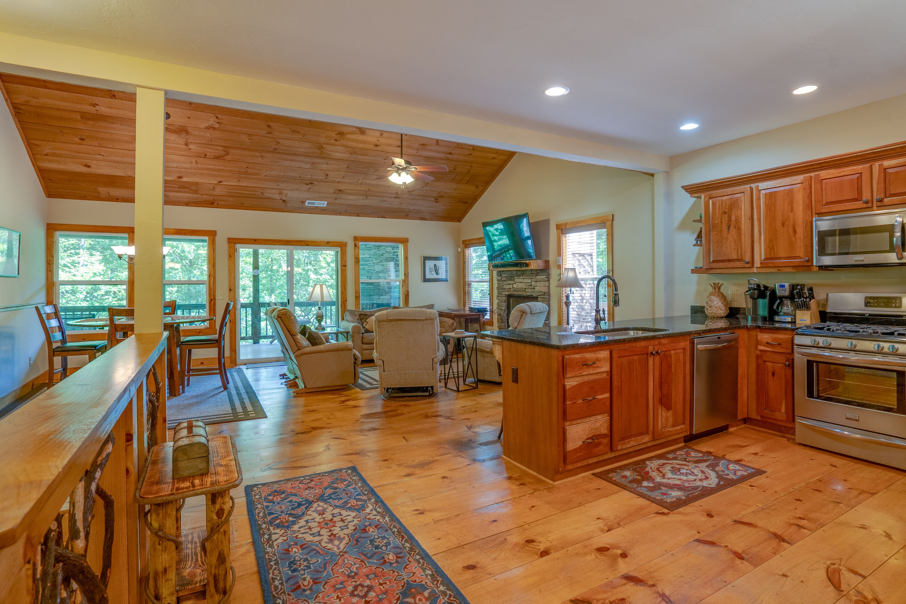Knotty & Nice - Great Family Vacation with Amenities!