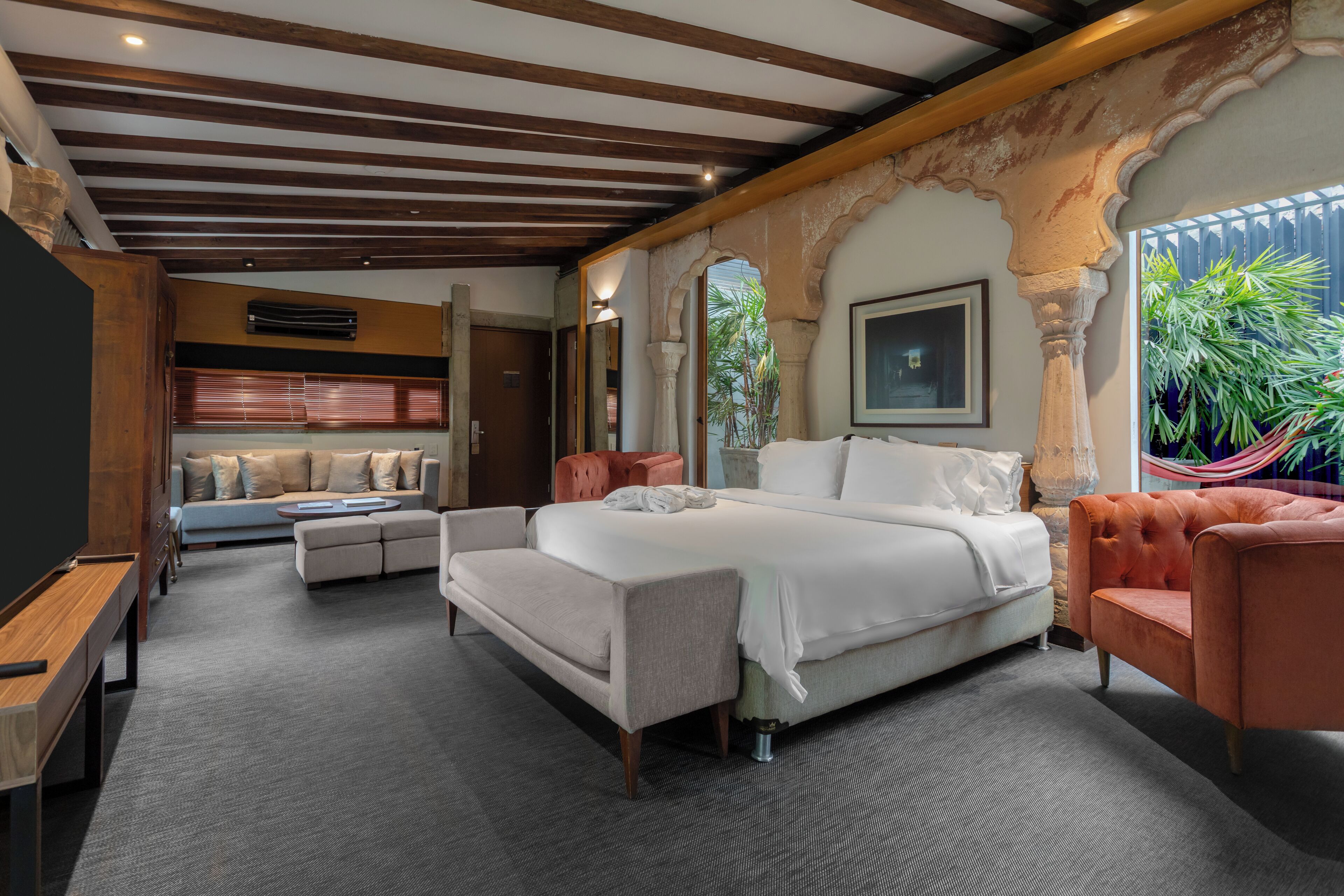 Premium bedding, down comforters, minibar, in-room safe