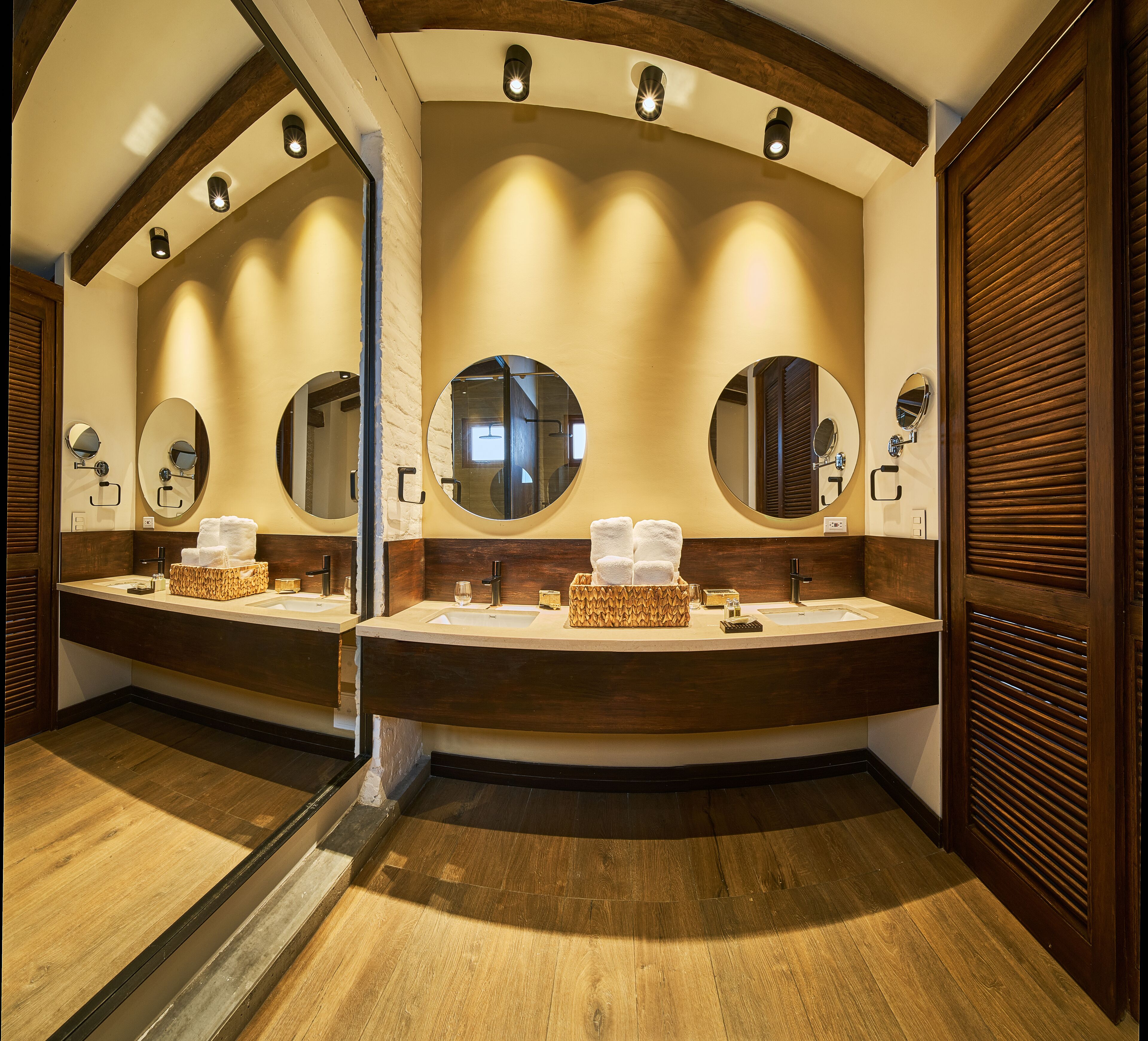 nispero suite | bathroom | shower, rainfall showerhead, free toiletries, hair dryer