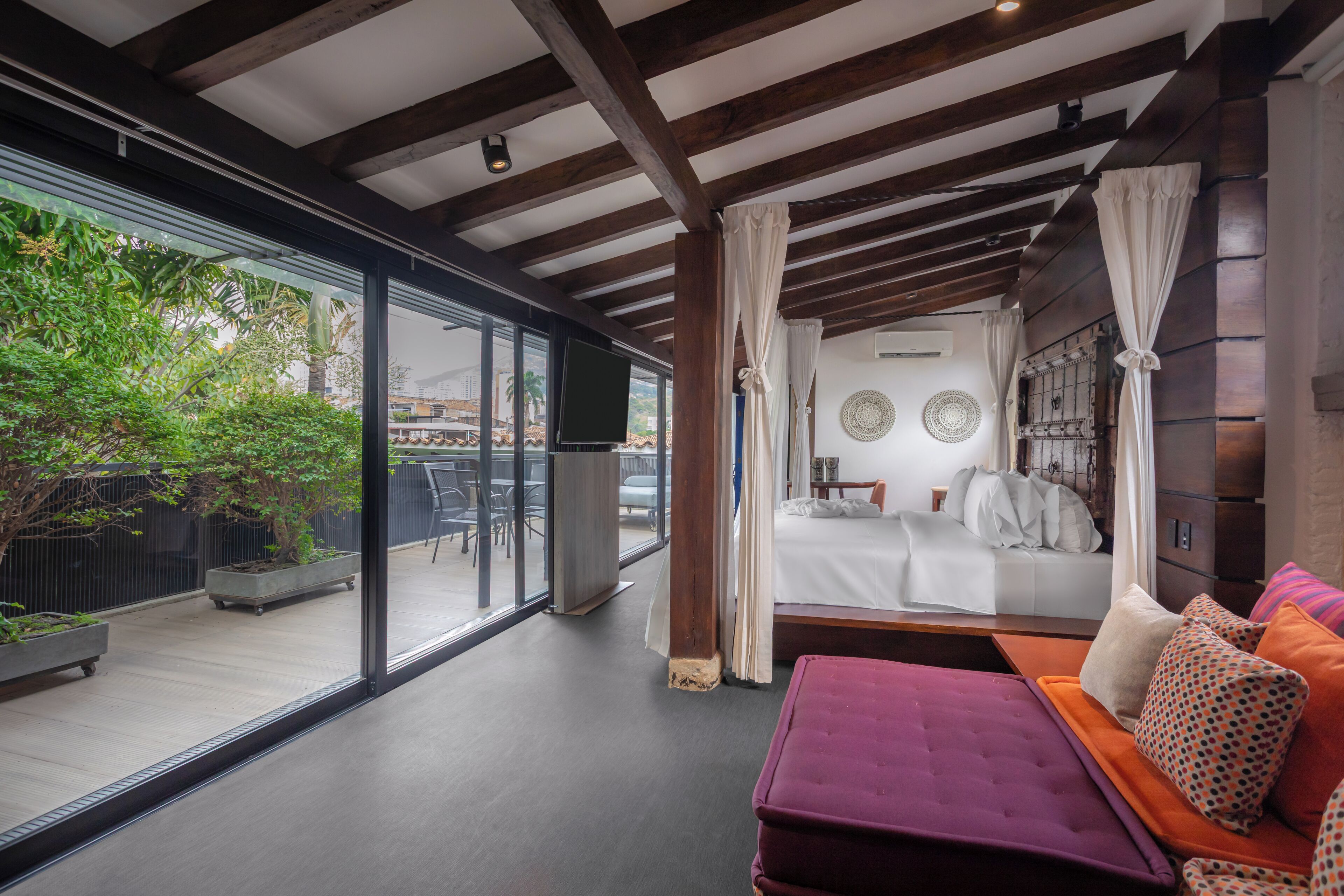 Nispero Suite | Premium bedding, down comforters, minibar, in-room safe