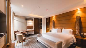 Suite Standard | Premium bedding, down comforters, minibar, in-room safe