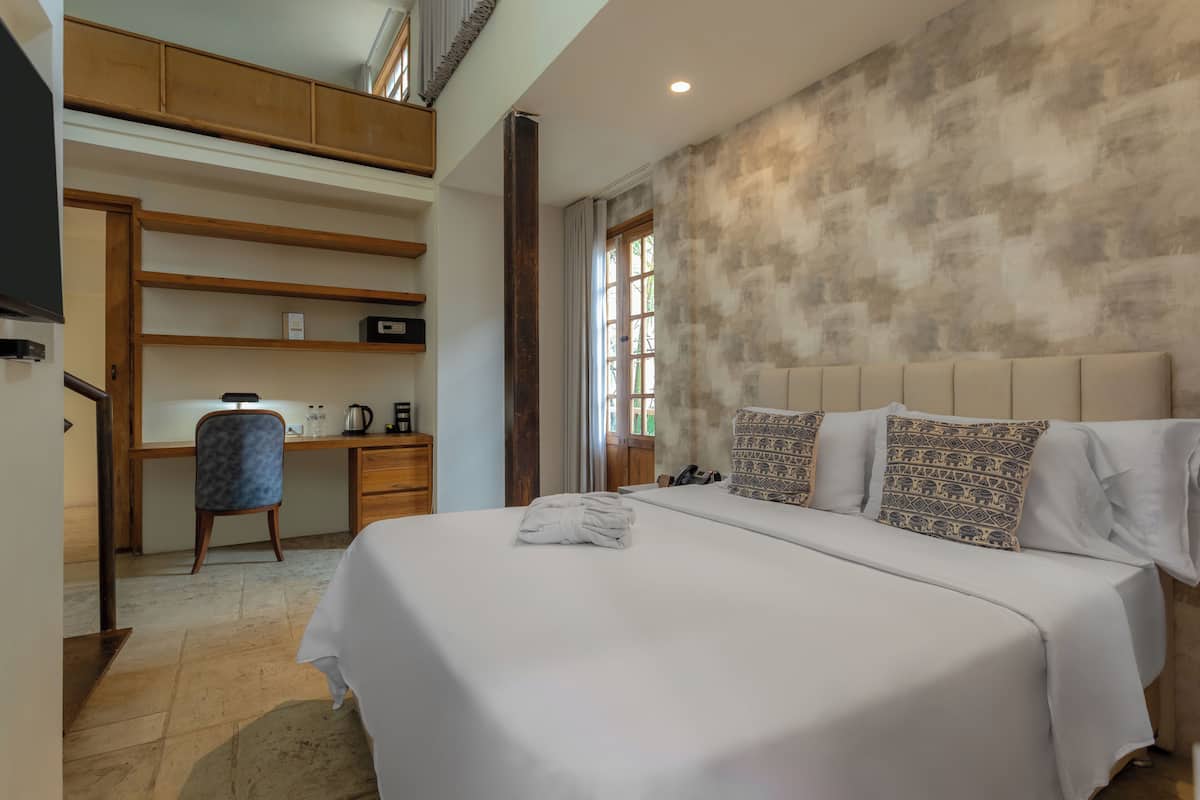 Quarto premium | Roupas de cama premium, edredons de pluma, frigobar, cofres nos quartos