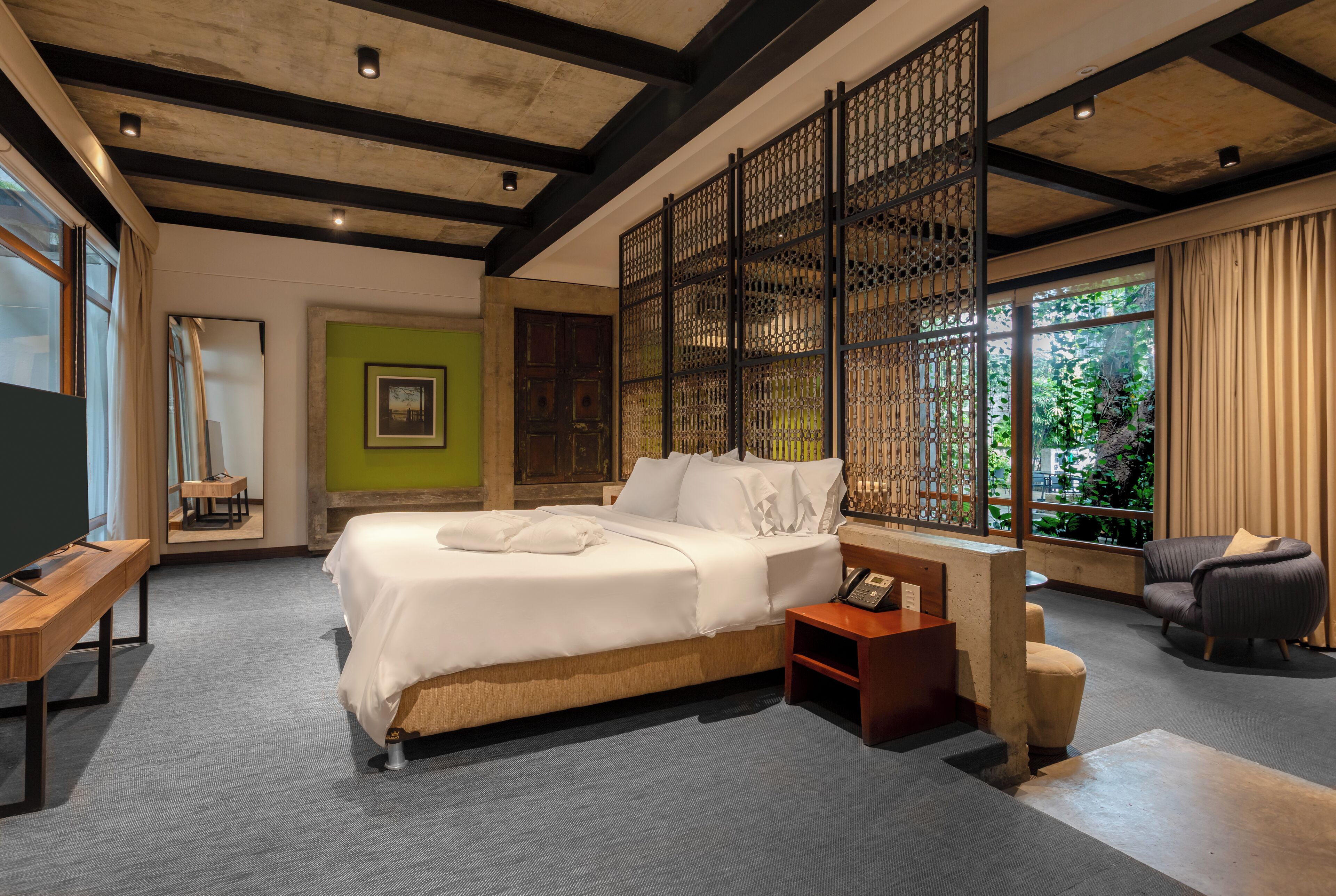 Suite Deluxe | Premium bedding, down comforters, minibar, in-room safe