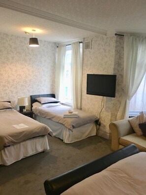 Suite familiar, 2 habitaciones | Decoración individual y mobiliario individual