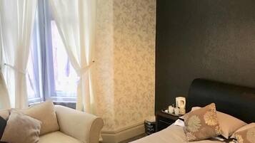 1 habitación, decoración personalizada y muebles diferentes