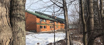 Ski Lodge Condo tegenover Big Powderhorn, in de buurt van Copper Peak, Black River Harbor
