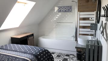 Klassieke tweepersoonskamer | Individueel gedecoreerd, individueel gemeubileerd, gratis wifi