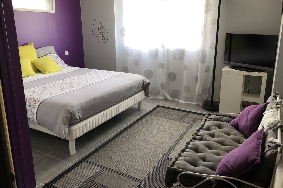 Habitación Confort doble | Decoración individual, mobiliario individual, wifi gratis y ropa de cama